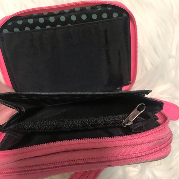 Gold croc double zipper wristlet - Picture 2 of 4